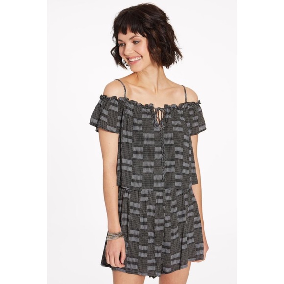 Lush Off The Shoulder Tie Front Romper Medium - Picture 2 of 13